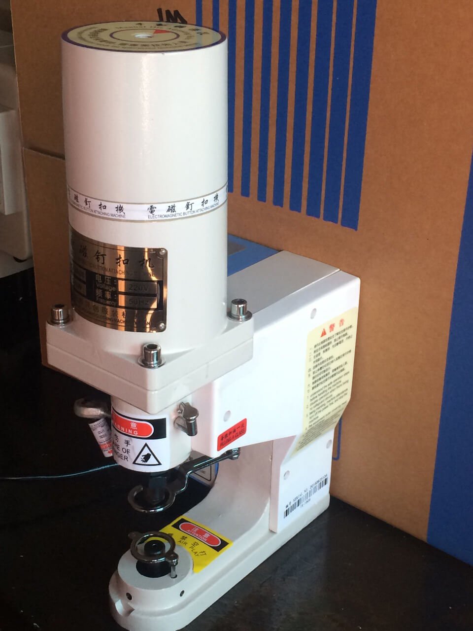 ZY818D zoyer Direct drive snap button attaching machine with infrared